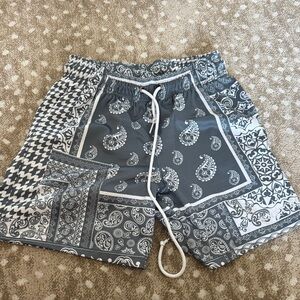 Stylish Men's Paisley Board Shorts